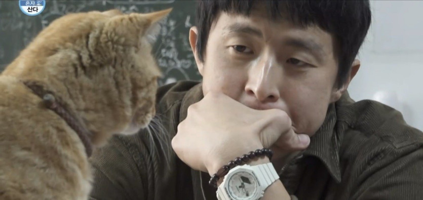 나혼산) 세상 얌전한 바이크가게 고양이 ㄷㄷ..jpg