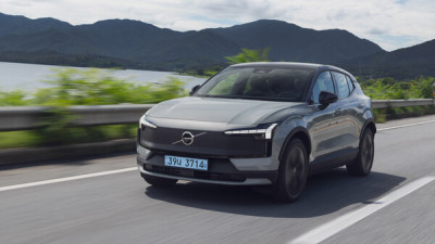 [시승기] 힘·승차감 향상 ‘아웃도어 감성 물씬’···볼보 ‘EX30 CC’