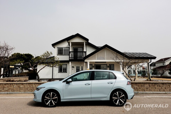 이전 모델 대비 볼드한 감성을 강조한 폭스바겐 골프 2.0 TDI (오토헤럴드 김흥식 기자)