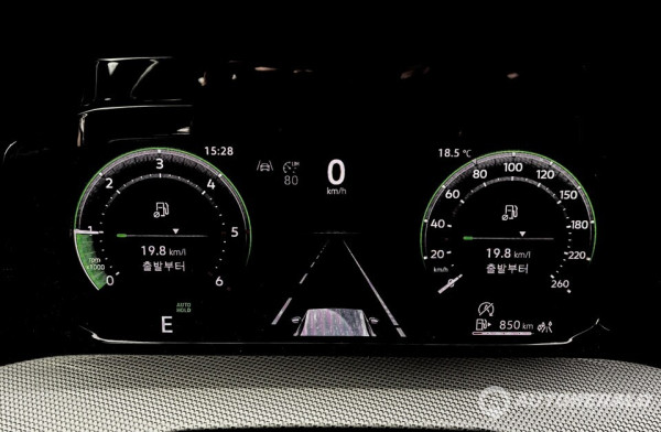 폭스바겐 골프 2.0 TDI는 일상 주행에서 인증 연비 이상의 연료 효율성을 보여 준다. (오토헤럴드 김흥식 기자)