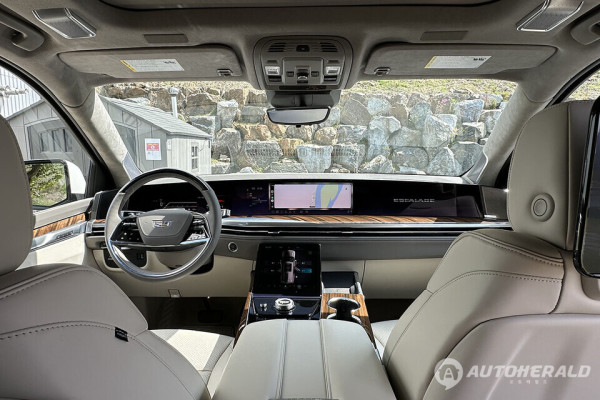 지난 24일, 서울과 강원도 일대에서 5세대 부분변경 캐딜락 