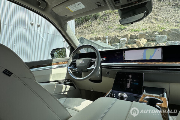 지난 24일, 서울과 강원도 일대에서 5세대 부분변경 캐딜락 