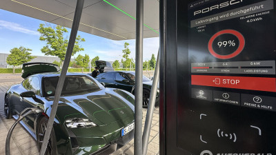 [시승기] 괴물 같은 전기차, 포르쉐 타이칸 터보 놀랍도록 편안한 시속 200km