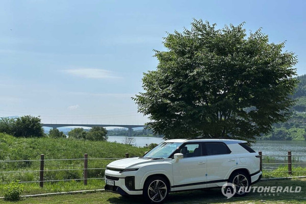 KG모빌리티 액티언 하이브리드는 순수전기차와 유사한 주행 질감이 특징이다(오토헤럴드 김훈기 기자)