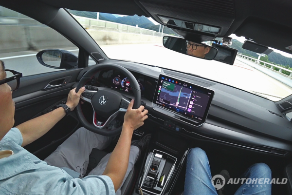 GTI 명성에 걸맞는 와인딩 주파 성능을 자랑한다(오토헤럴드 김훈기 기자)