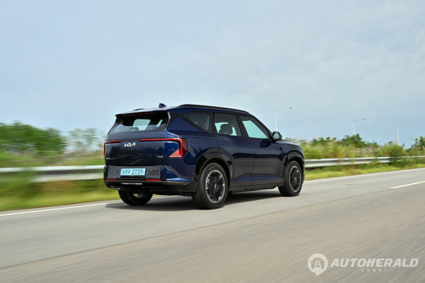 기아 EV5는 흠잡을 곳은 적지만 그렇다고 강렬하게 튀는 개성도 없는 가장 무난한 패밀리 SUV다.(기아)