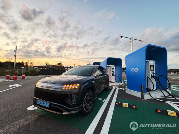 하이퍼 마일링은 급가속과 급제동을 피하고, 교통 흐름에 맞춰 일정 속도를 유지하는 것만으로도 전비 개선 효과를 볼 수 있는 경제 운전 요령이다. (김흥식 기자)