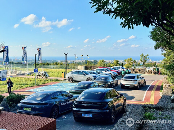 GTS 라인업의 핵심, 블랙 하이글로스 디테일과 레드 캘리퍼로 강조된 스포티 감성을 엿볼수 있다. (김흥식 기자)