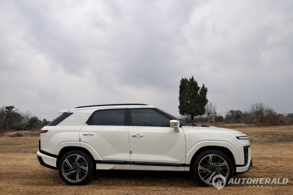 액티언 하이브리드는 직선 위주의 캐릭터 라인과 넉넉한 휠베이스가 안정적인 측면 실루엣으로 SUV다운 여유로운 비례감을 갖고 있다.(오토헤럴드 김흥식 기자)