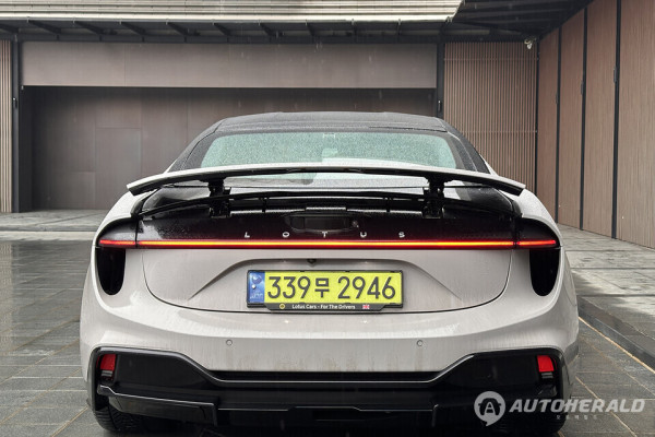 해당 모델의 가속 성능은 초반부터 토크가 과도하게 분출되기보다, 가속 페달 입력에 따라 출력이 비교적 정교하게 쌓이는 타입이다(오토헤럴드 김훈기 기자)